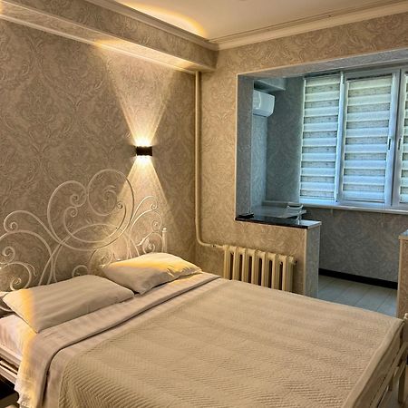 Уютная Комната-Студия В Центре Бишкека Ngoại thất bức ảnh